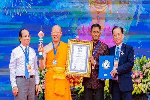 Ba-Vang-Pagoda-Shines-with-Dual-World-Records-33