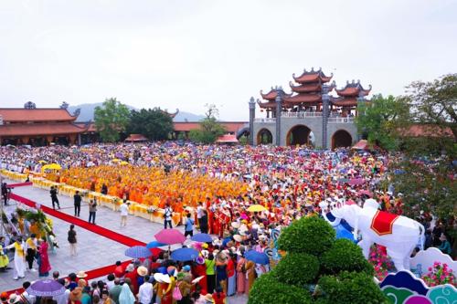 Ba-Vang-Pagoda-Shines-with-Dual-World-Records-36