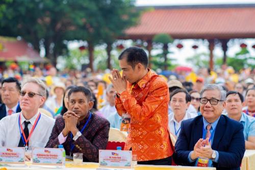 Ba-Vang-Pagoda-Shines-with-Dual-World-Records-37