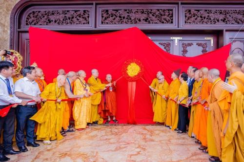 Ba-Vang-Pagoda-Shines-with-Dual-World-Records-38