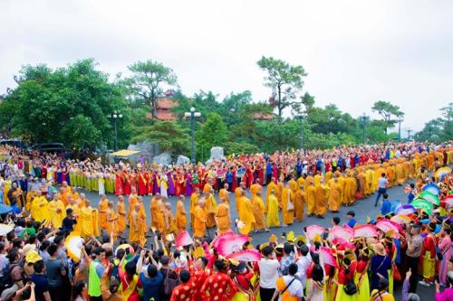 Ba-Vang-Pagoda-Shines-with-Dual-World-Records-46