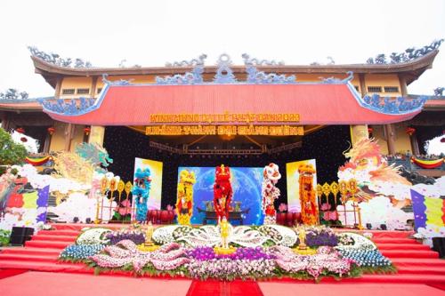 Ba-Vang-Pagoda-Shines-with-Dual-World-Records-55