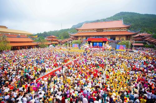 Ba-Vang-Pagoda-Shines-with-Dual-World-Records-56