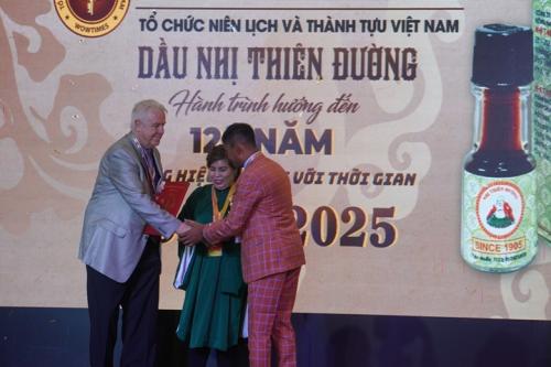 Grand-Reunion-of-World-Record-Presidents-in-Vietnam-229