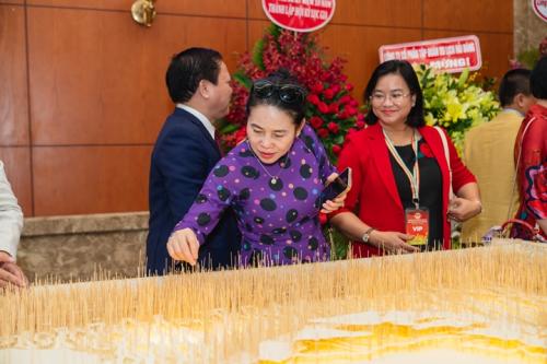 Grand-Reunion-of-World-Record-Presidents-in-Vietnam-54